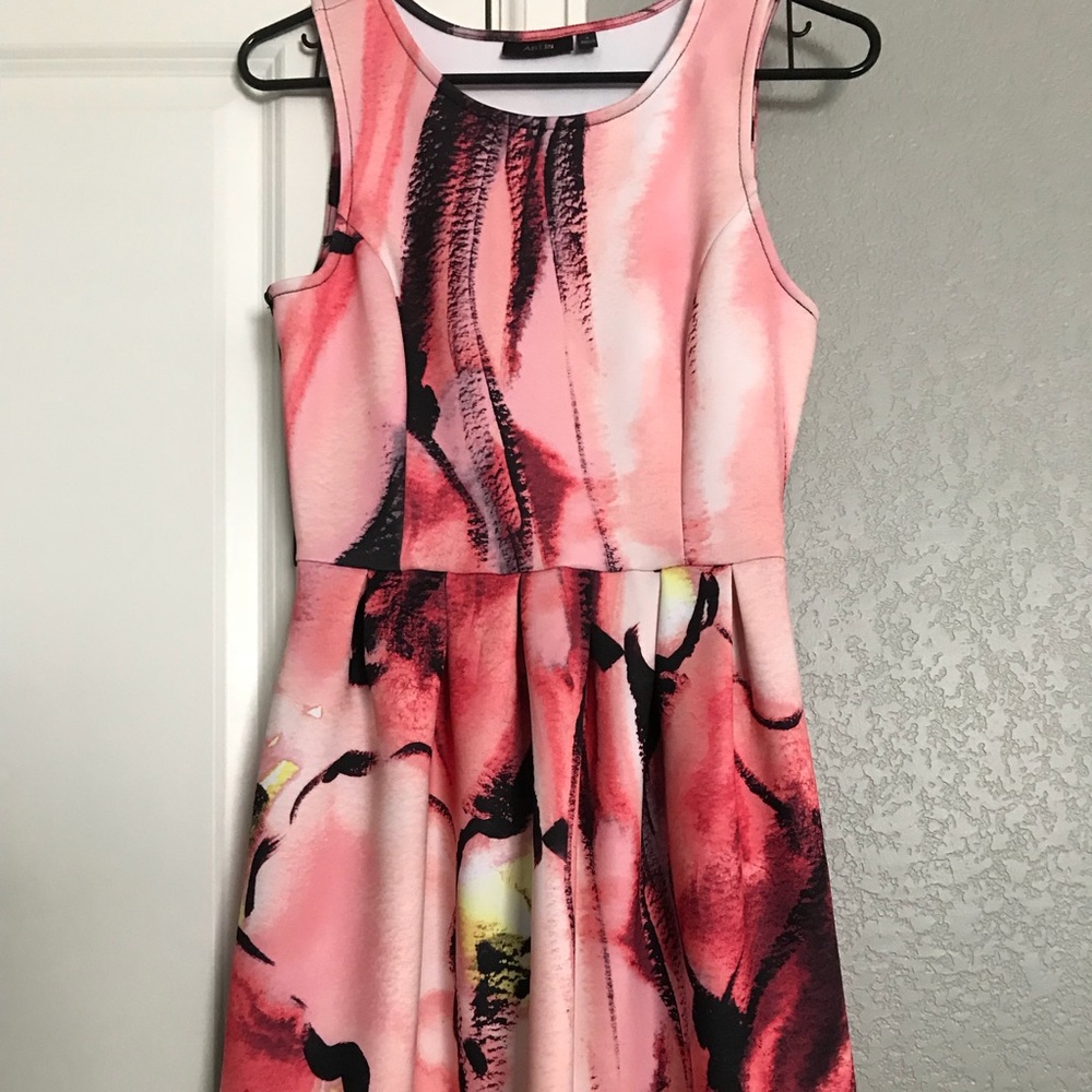 Floral Dress w/ pockets